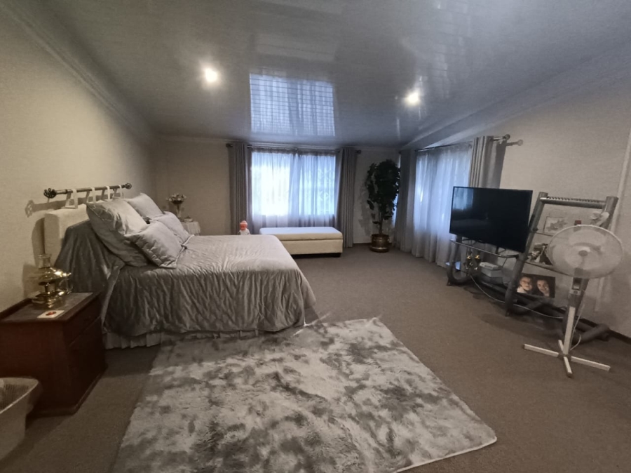 4 Bedroom Property for Sale in Mooinooi North West